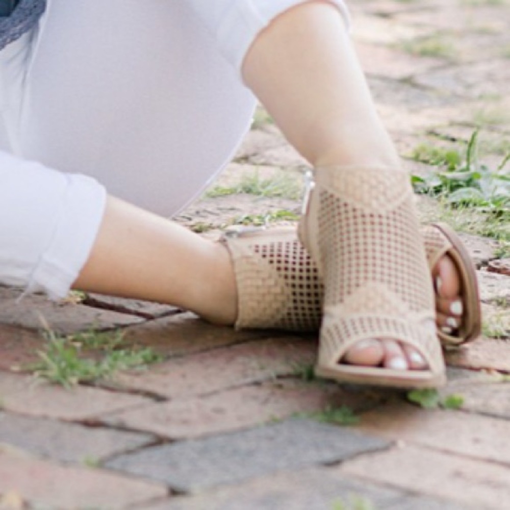 Vince camuto heeled sandals